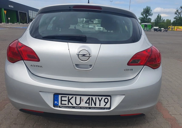 Opel Astra cena 20000 przebieg: 302476, rok produkcji 2011 z Poznań małe 191